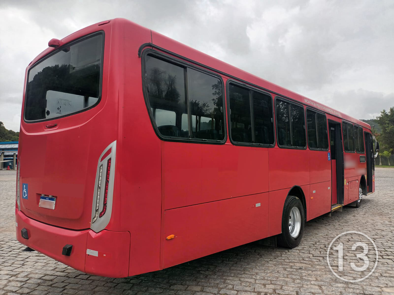 Mercedes-Benz OF 1721 L<br>Caio Apache VIP<br><span class="tit-anos">2018 | 2019</span> - Imagem 3